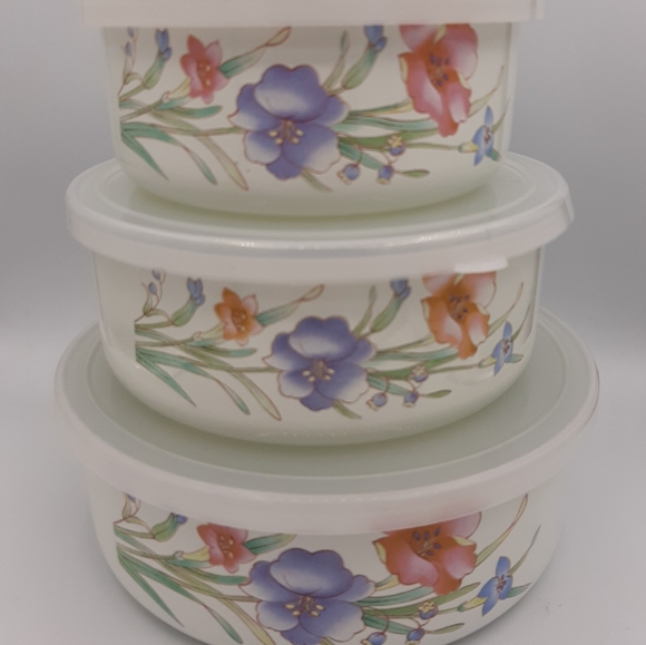 NOS Porcelain Enamel on Steel Nesting Bowl Set With Lids Belinda New in Box